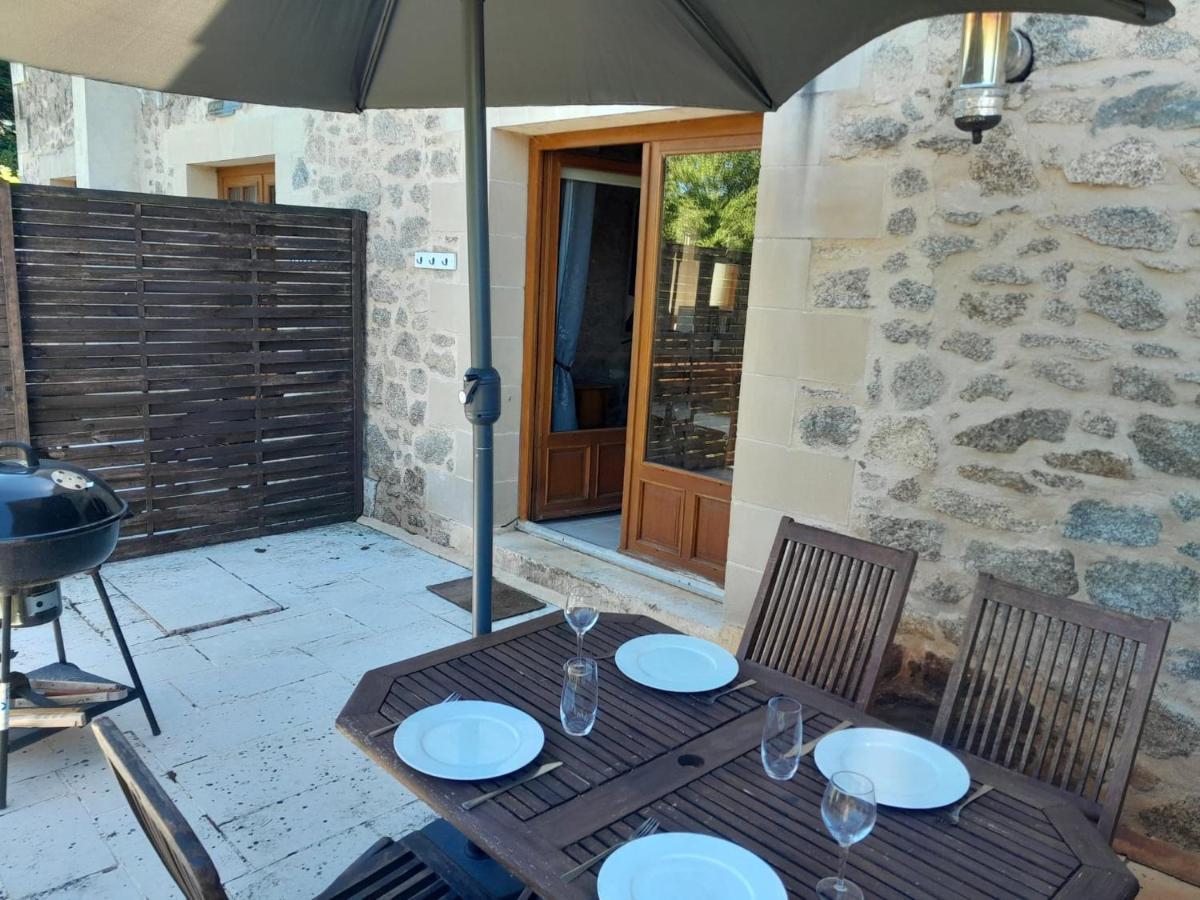 Character 2 Bed Cottage Within Walking Distance Of Bar/Restaurants Piegut-Pluviers Luaran gambar